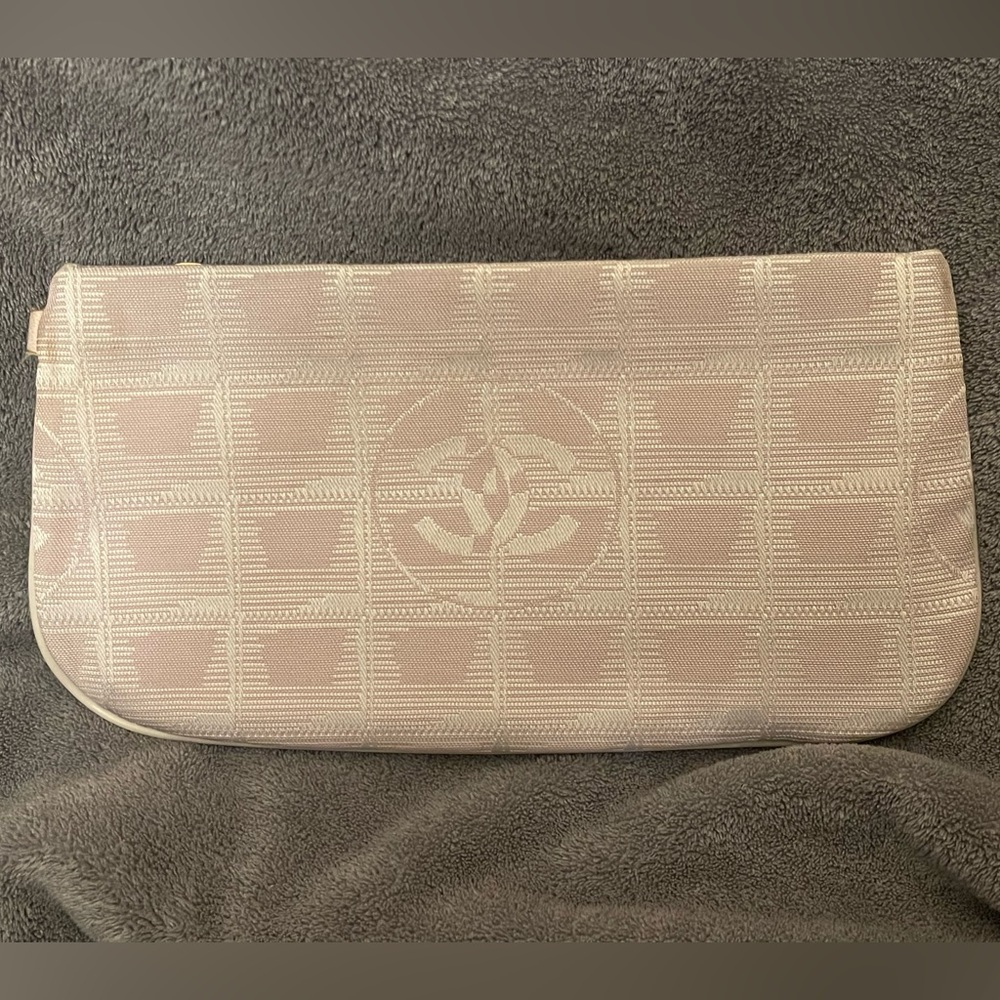 🚫SOLD🚫 CHANEL FABRIC CLUTCH HOLOGRAM INTACT - Picture 1 of 14